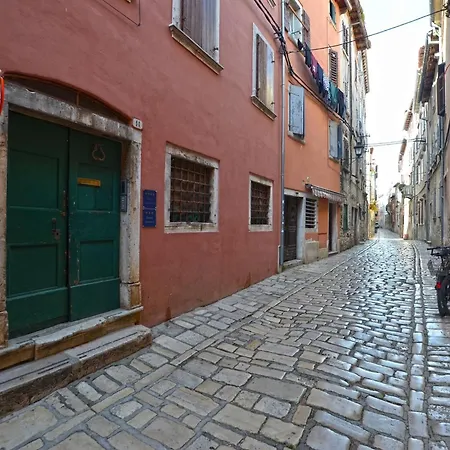 Downtown Charming Nest - One Bedroom *