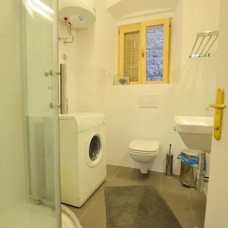 Daire Downtown Charming Nest - One Bedroom