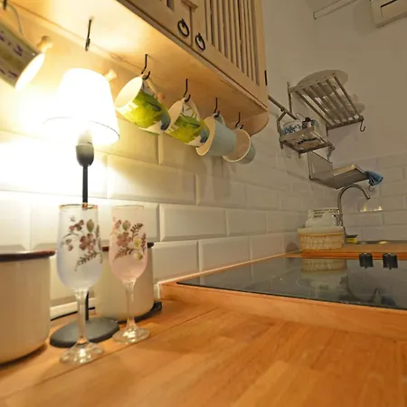 Daire Downtown Charming Nest - One Bedroom *