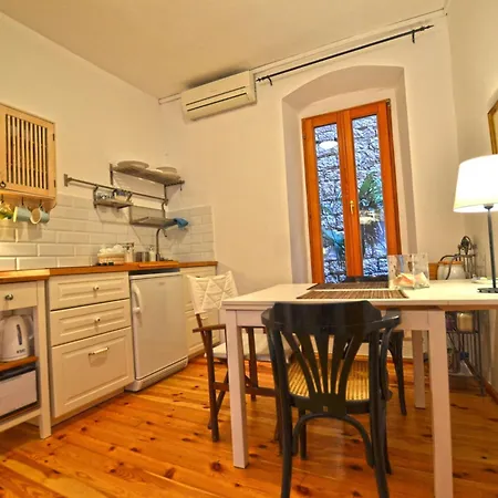 Downtown Charming Nest - One Bedroom Daire