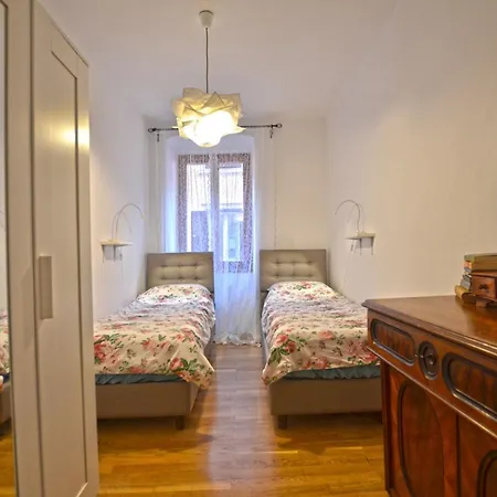 Daire Downtown Charming Nest - One Bedroom *